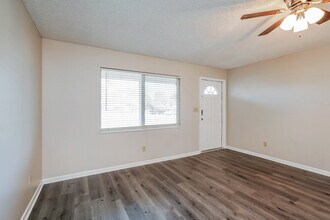 405 Morgan Cir S in Lehigh Acres, FL - Foto de edificio - Building Photo