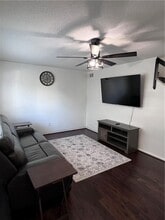 4507 Carter Creek Pkwy in Bryan, TX - Foto de edificio - Building Photo