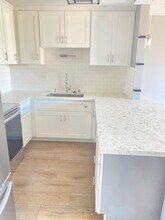 3050 Rue Dorleans, Unit 232 in San Diego, CA - Foto de edificio - Building Photo