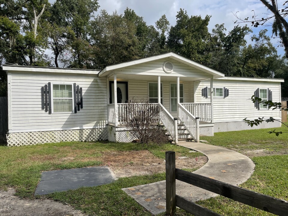 110 Russell St in Summerville, SC - Building Photo