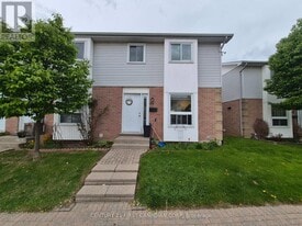 110 Deveron Crescent in London, ON - Building Photo