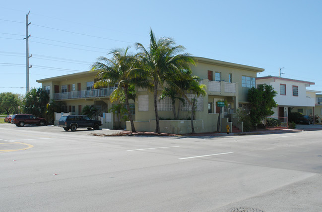 Ocean Deck Motel Apartment in Miami Beach, FL - Building Photo - Building Photo