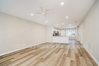 7280 W Reformatory Rd in Fortville, IN - Foto de edificio - Building Photo