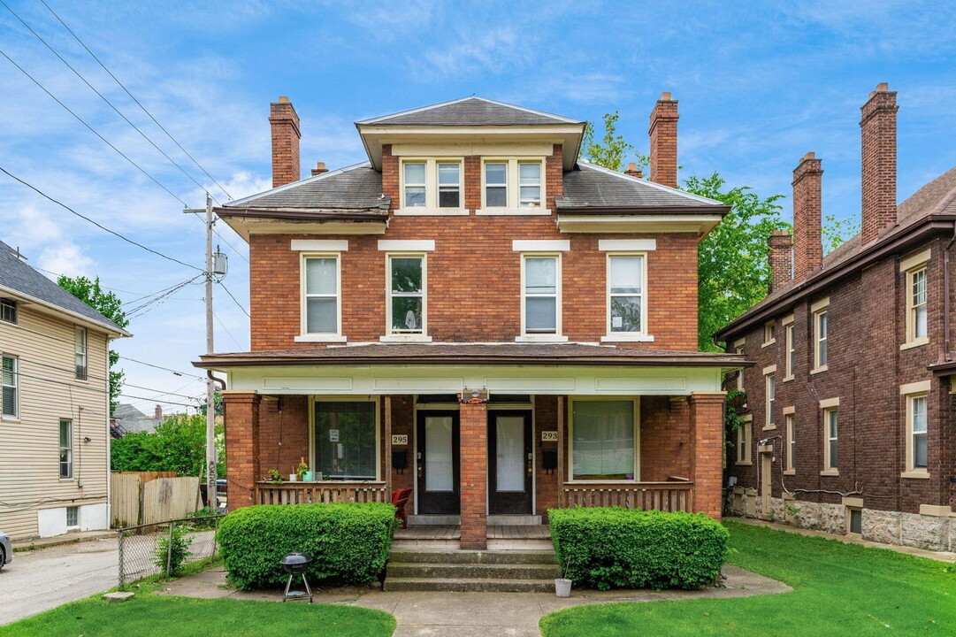293 E 14th Ave in Columbus, OH - Building Photo