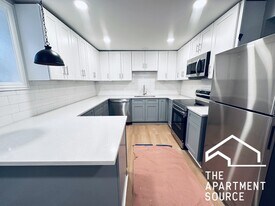 905 W Agatite Ave, Unit g in Chicago, IL - Building Photo