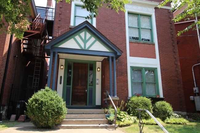 property at 1003 S 1st St