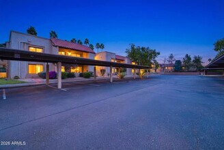 8649 E Royal Palm Rd in Scottsdale, AZ - Building Photo - Building Photo