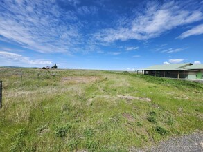 23802 W McFarlane Rd in Medical Lake, WA - Building Photo - Building Photo