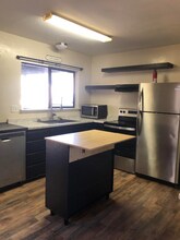 204 E Hinckley St, Unit Apt B in Mount Shasta, CA - Foto de edificio - Building Photo