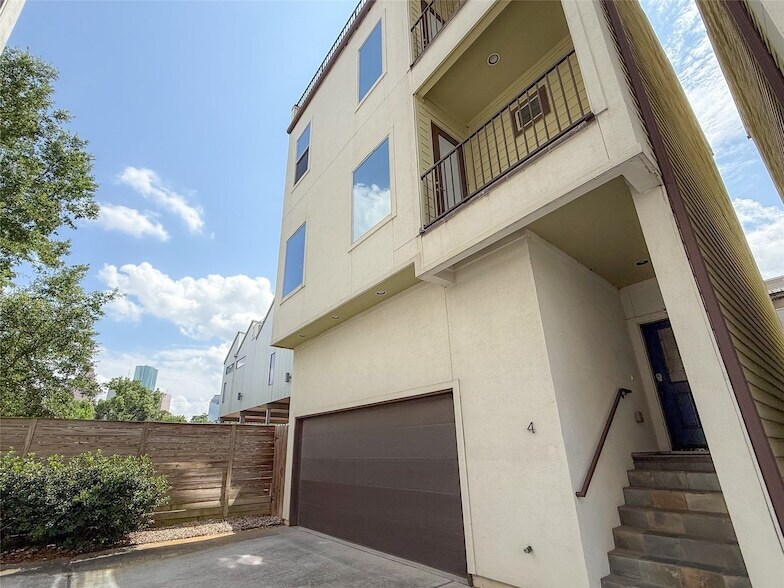 1005 Bingham St in Houston, TX - Foto de edificio