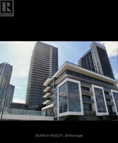 5105 Hurontario St in Mississauga, ON - Building Photo