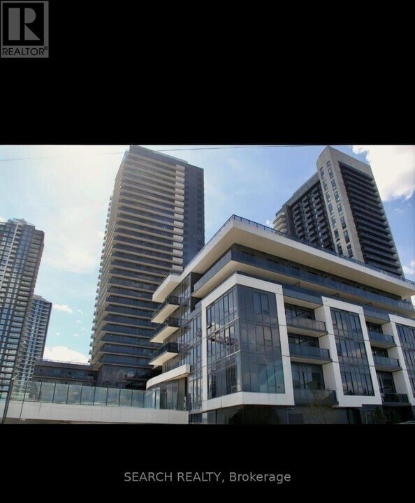 5105 Hurontario St in Mississauga, ON - Building Photo