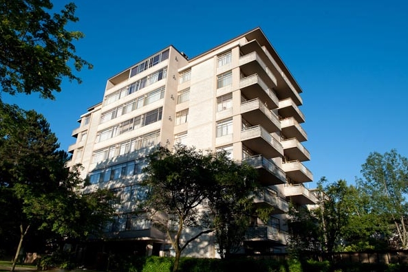 Executive Towers in Vancouver, BC - Building Photo