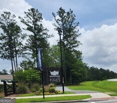 214 Coneflower Rd in Bloomingdale, GA - Building Photo