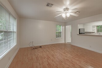 1015 Avenue J in Huntsville, TX - Building Photo - Building Photo