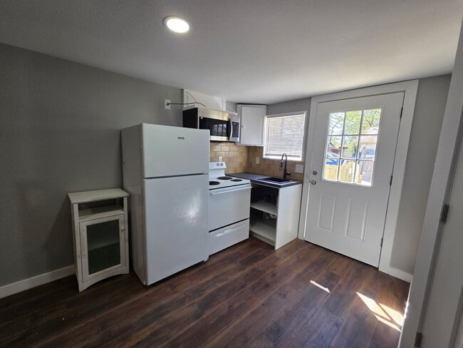 1120 Rigsby Ave, Unit 3 in San Antonio, TX - Building Photo - Building Photo