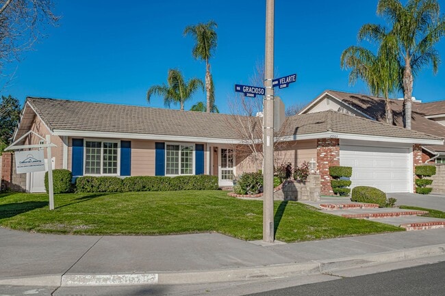 property at 25503 Vía Gracioso
