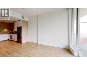 567 Clarke Rd in Burnaby, BC - Building Photo - Building Photo