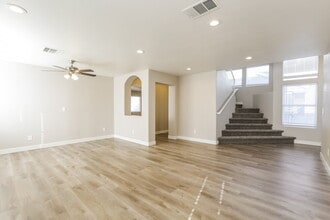 4375 Coyote Crest Ct in Las Vegas, NV - Foto de edificio - Building Photo