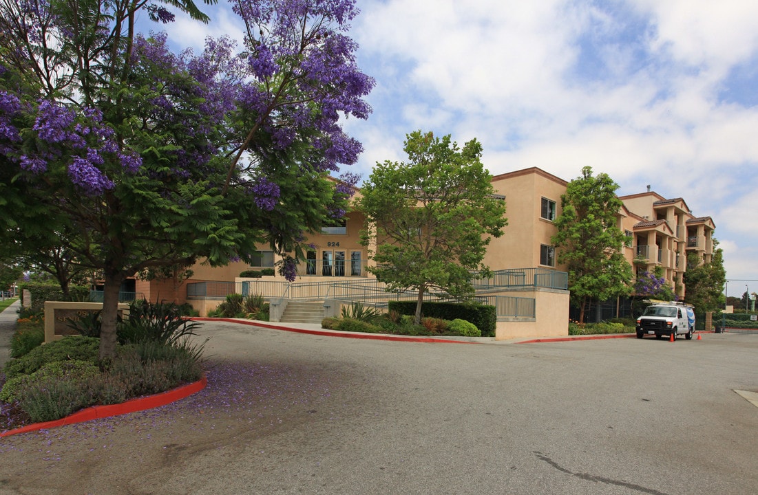 Osage Senior Villas in Inglewood, CA - Building Photo