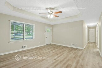 300 E Country Woods Dr in Covington, GA - Foto de edificio - Building Photo