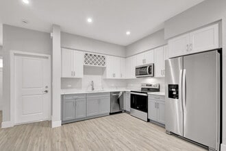 3102 Duke Rd, Unit 3102 in Palm Springs, FL - Building Photo - Building Photo