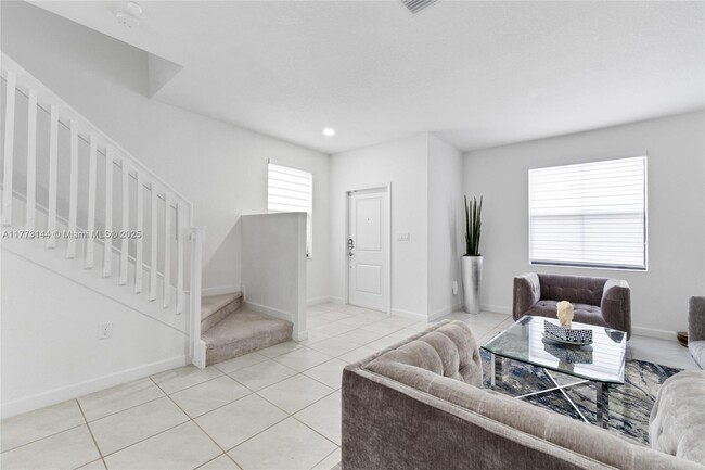 12930 SW 232nd Ln in Princeton, FL - Foto de edificio - Building Photo