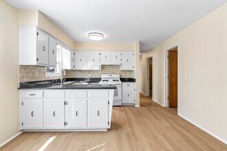 6617 N Northwest Hwy in Chicago, IL - Building Photo - Building Photo