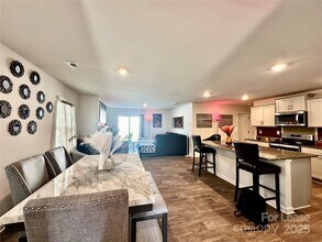 1605 Blue Velvet Ln in Dallas, NC - Building Photo - Building Photo