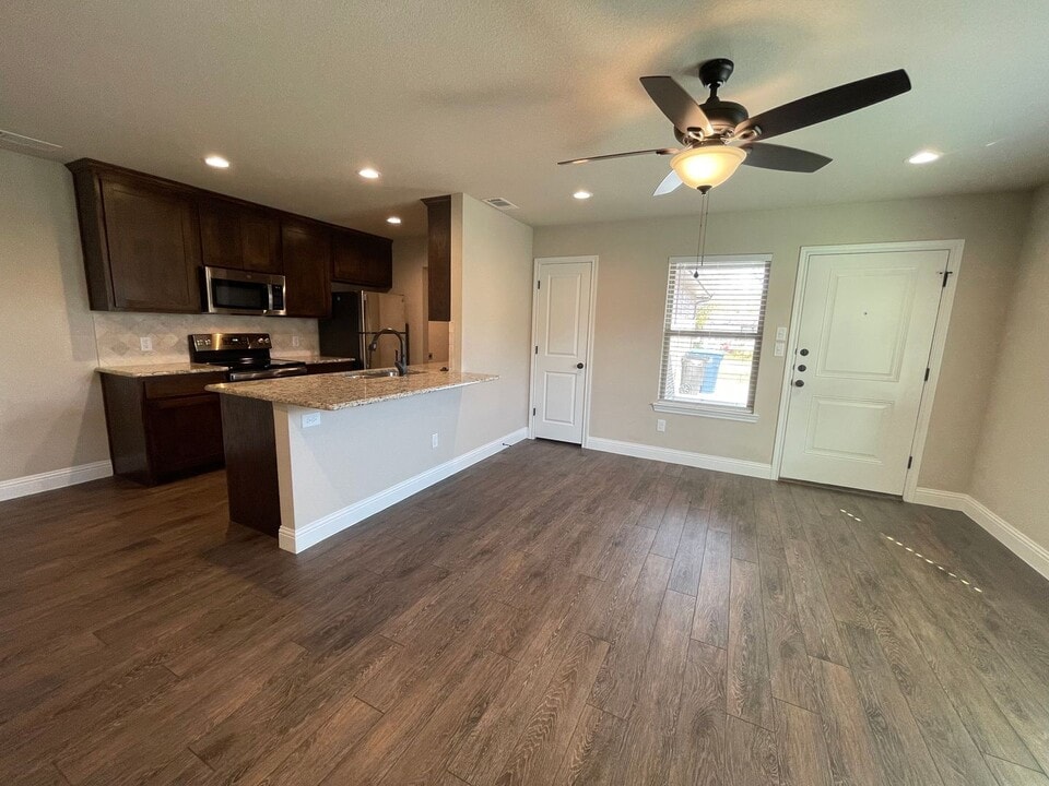 8113-8115 Tanner Ave in Fort Worth, TX - Building Photo