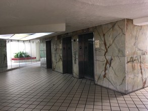 11800 SW 18th St in Miami, FL - Foto de edificio - Building Photo