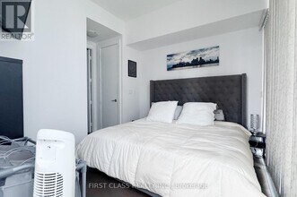 39 Queens Quay E in Toronto, ON - Building Photo - Building Photo