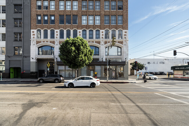 315 E 8th St, Unit 305 in Los Angeles, CA - Building Photo - Building Photo