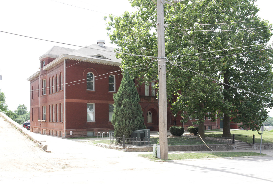 Columbian School Apartments in Omaha, NE - Foto de edificio