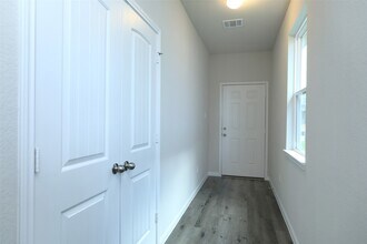 2528 Westslope Dr in Shenandoah, TX - Building Photo - Building Photo