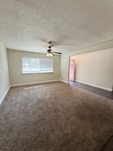 2990 Dove St in Redding, CA - Building Photo - Building Photo