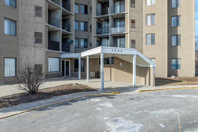 Marywood Towers in Aurora, IL - Building Photo - Building Photo