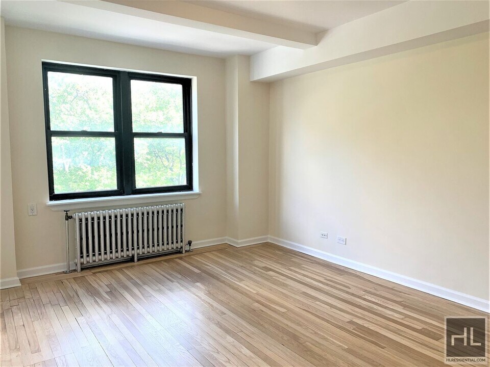 AMSTERDAM AVENUE in New York, NY - Building Photo