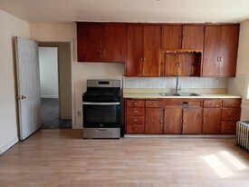 2690 S 10th St, Unit B in Milwaukee, WI - Building Photo