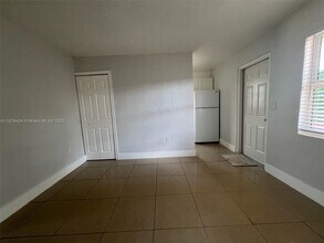 1281 NW 60th St in Miami, FL - Building Photo - Building Photo