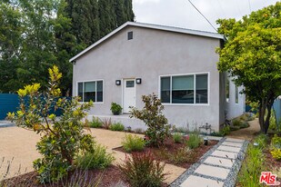 1460 Yosemite Dr in Los Angeles, CA - Building Photo