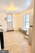 327 Main St in Royersford, PA - Building Photo