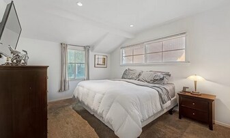 18206 Sunburst St, Unit Private room 1 in Northridge, CA - Building Photo