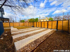 630 E Carson St in San Antonio, TX - Building Photo - Building Photo