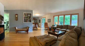 807 W Charles St in Champaign, IL - Building Photo