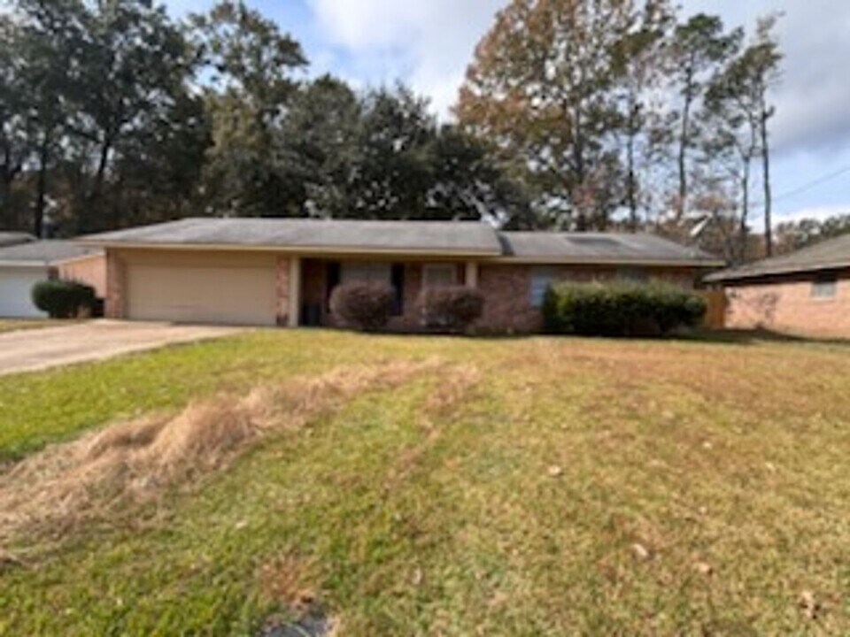 5725 Brownlee Dr in Jackson, MS - Building Photo