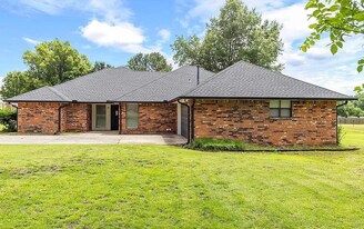57 Serenada Ln in Shawnee, OK - Building Photo