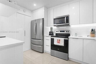 11211 W Atlantic Blvd in Coral Springs, FL - Foto de edificio - Building Photo