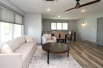 400 SW E St in Bentonville, AR - Building Photo - Building Photo