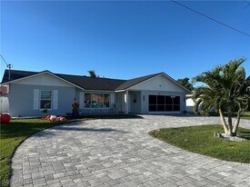 200 SW 10th Terrace in Cape Coral, FL - Building Photo